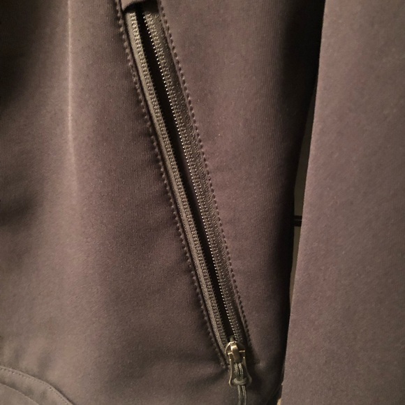 Carhartt Men's Black Jacket. Waterproof - Picture 11 of 16